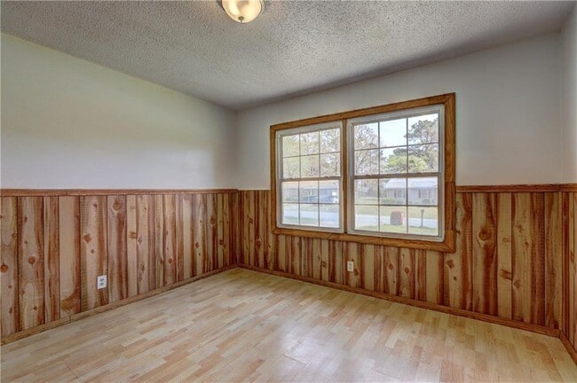 Building Photo - 5587 General Harris Dr