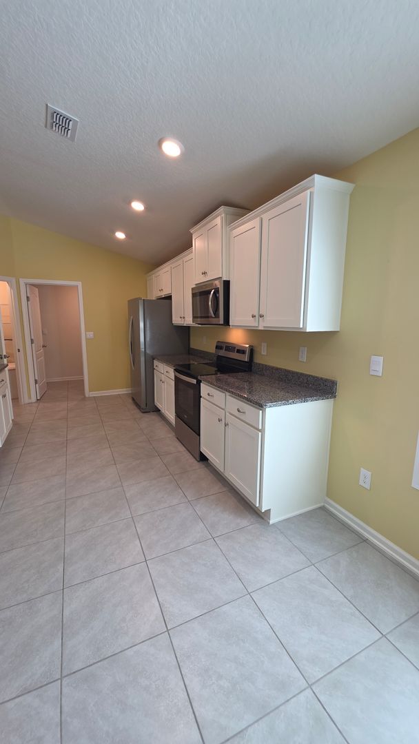 Building Photo - New Home in Sawmill Creek 3 Bedroom 3 Bath home with Office/Den and Screened Patio