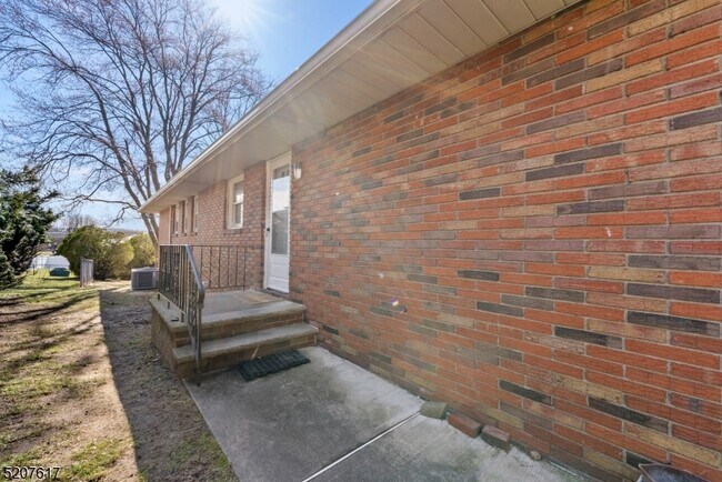 Building Photo - 7 Peterson Rd