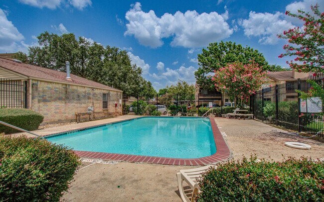 Building Photo - 10555 Turtlewood Ct