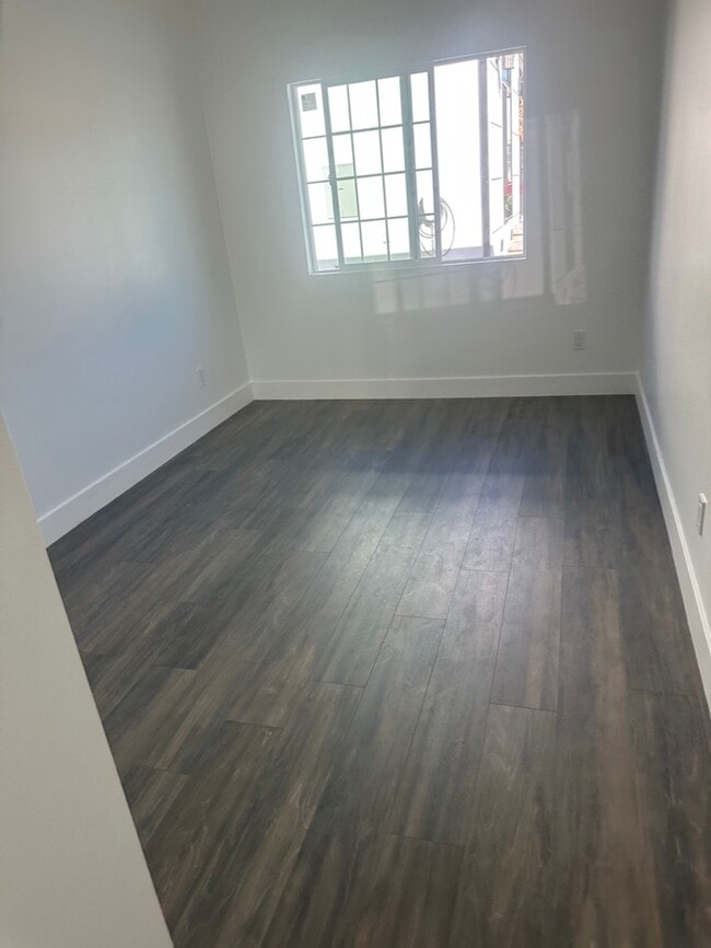 Building Photo - 10859 Nettleton St