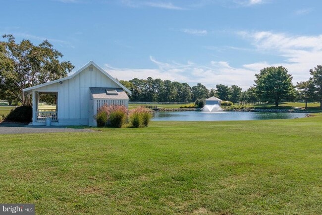 Building Photo - 102 Golf Ct