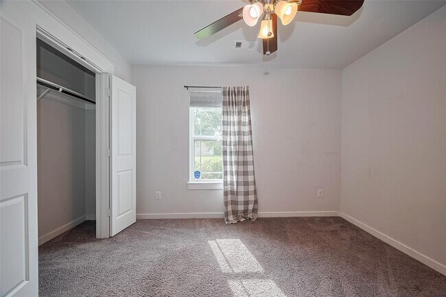Building Photo - 16342 Rockdale Landing Dr
