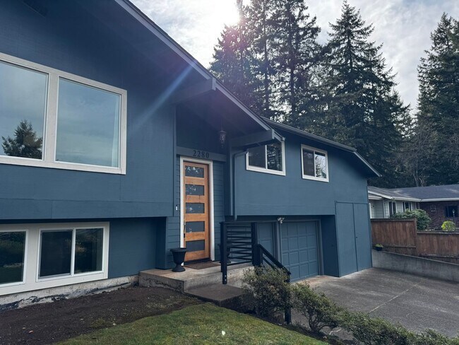 Building Photo - Spacious 3 Bedroom Home in South Eugene – Churchill Area