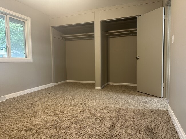 Building Photo - 602 Sara St