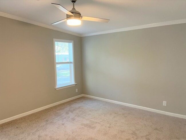 Building Photo - 1077 Cloverleaf Cir