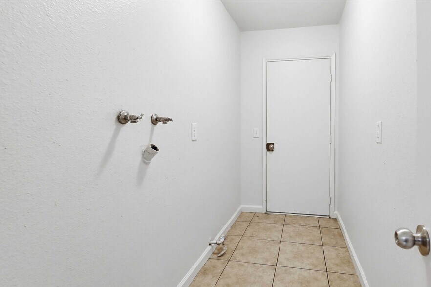 Building Photo - 856 S Gregory St