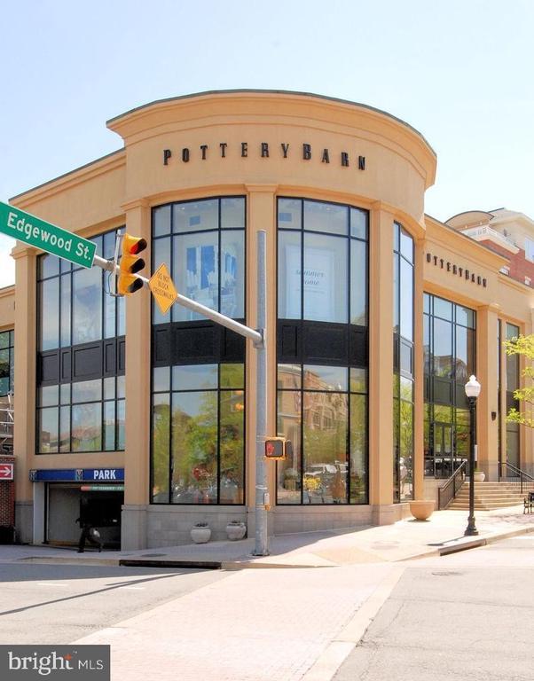 Building Photo - 900 N Garfield St