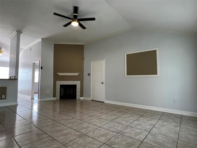 Building Photo - 15303 Riverside Grove Dr