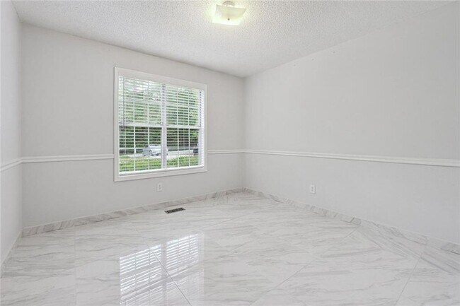 Building Photo - 3149 Lakeview Pkwy