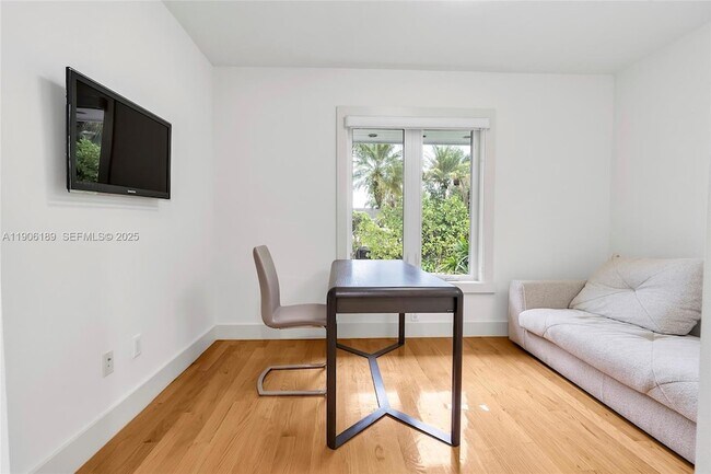 Building Photo - 415 Rovino Ave