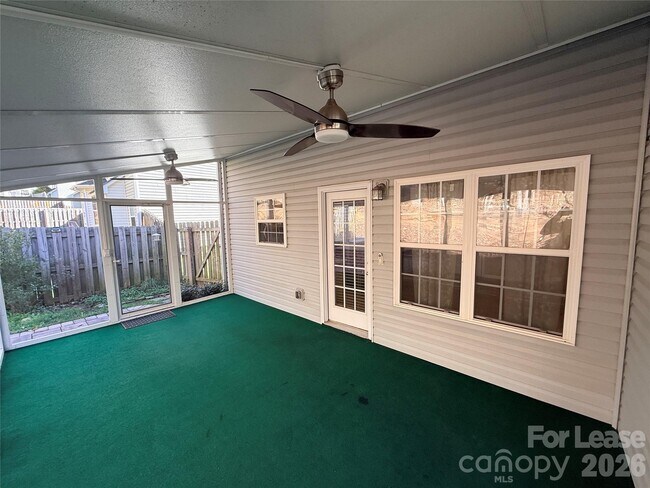 Building Photo - 5219 Sunriver Rd