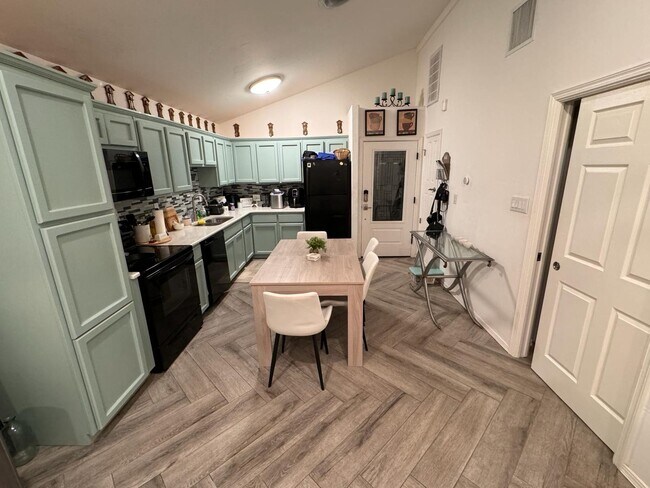 Building Photo - 732 Gold Beach Dr