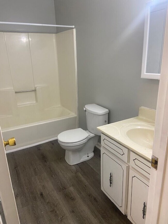 Building Photo - Strawberry Plains 37871 - 2 bedroom, 1 bat...