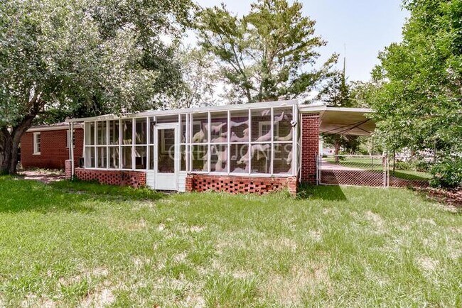 Building Photo - Charming 4 Bedroom in Batesburg-Leesville!