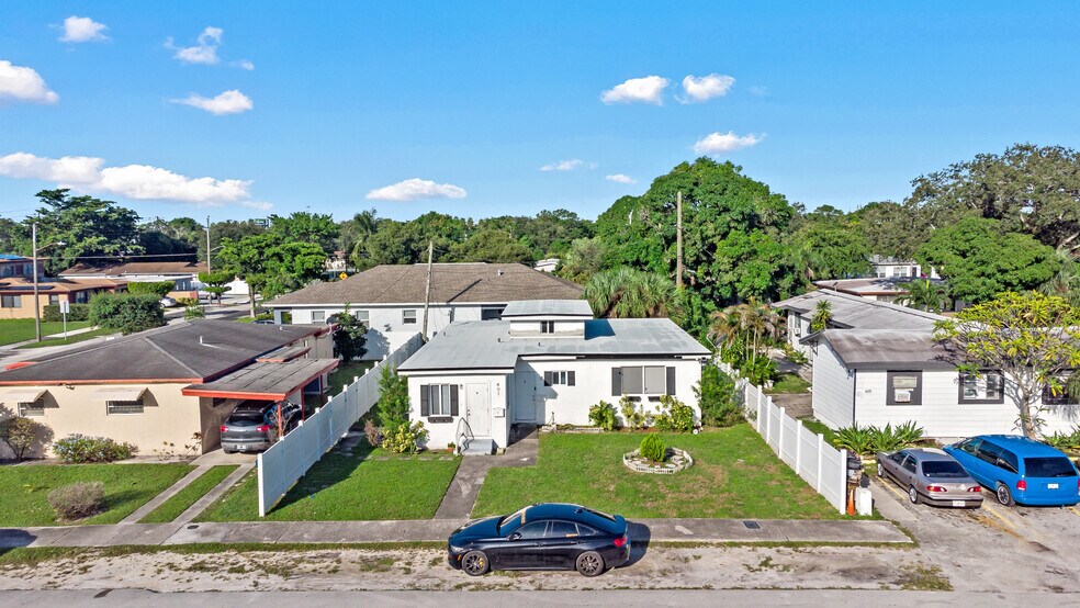Building Photo - 401 NW 16th Ave