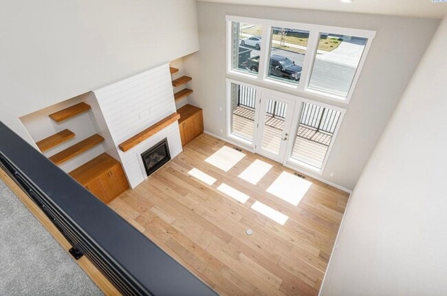 Building Photo - Luxury 4 Bedroom Home in Southridge w/4 ca...