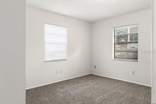 Building Photo - 223 E Fern Dr