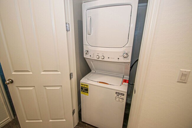 Building Photo - 20 Barbara Ln