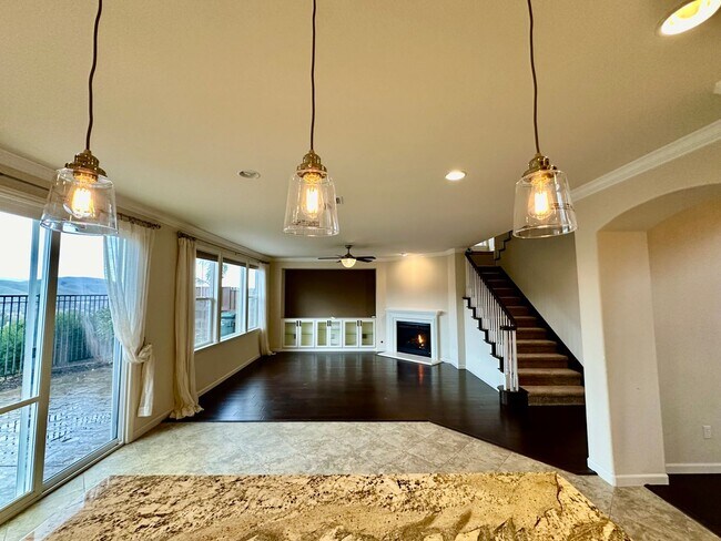 Building Photo - Large 4 Bedroom House in Hiddenbrook Commu...