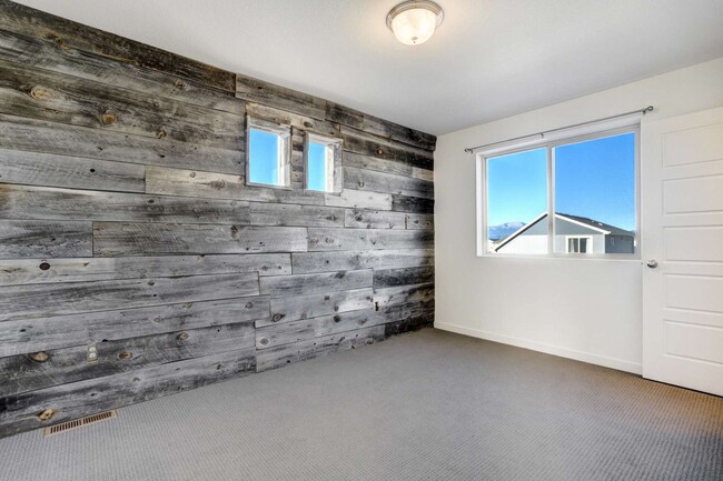 Building Photo - New Interior Paint! Shorter Lease Terms Av...