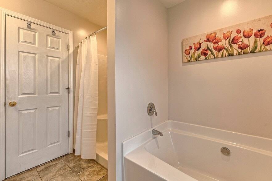 Building Photo - 304 Chanticleer Cir