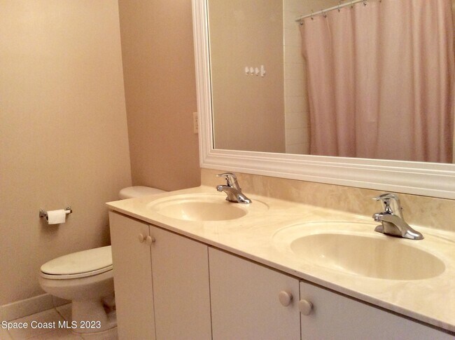 Building Photo - 812 Middleton Dr SW