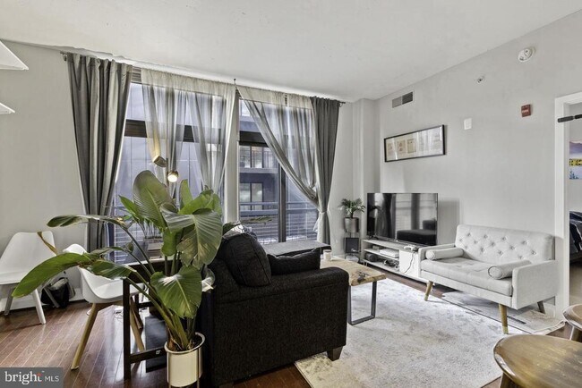 Building Photo - 2120 Vermont Ave NW