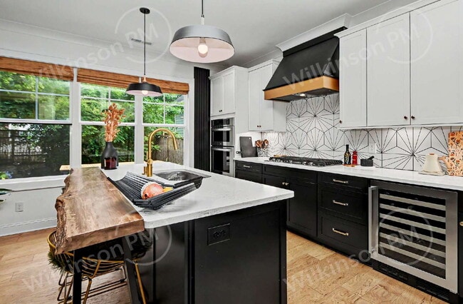 Building Photo - Luxurious & Upscale 3Br/2.5Bth, Perfect for Corporate Relocation, Professional Athlete, Successfu...