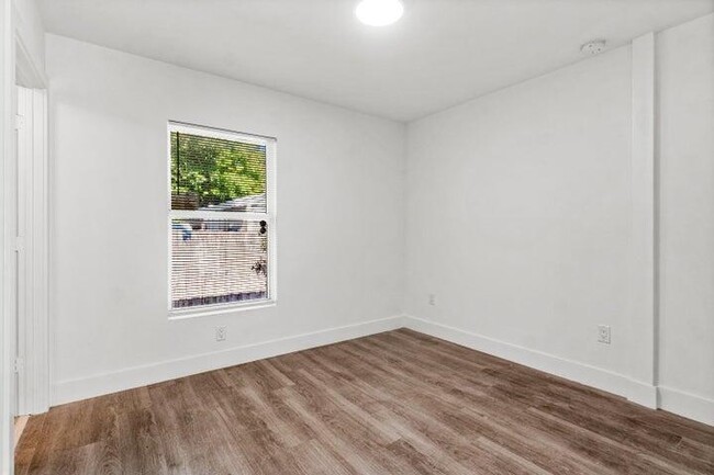 Building Photo - 4400 Greenwood Ave