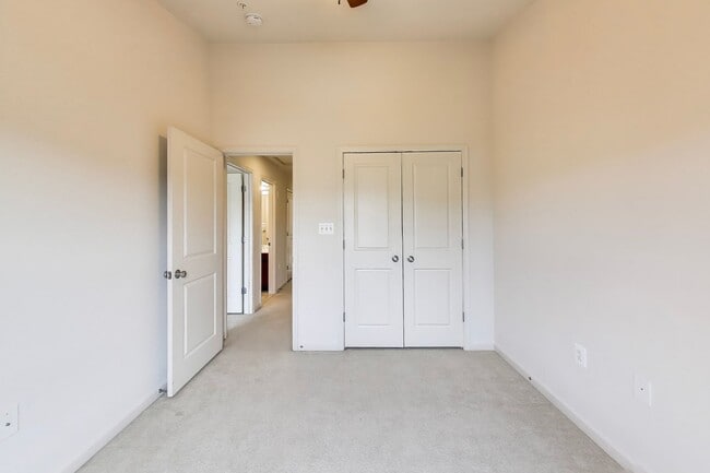 Building Photo - Beautiful Garage Townhouse in Poplar Run - Minutes to Glenmont METRO & I-200!
