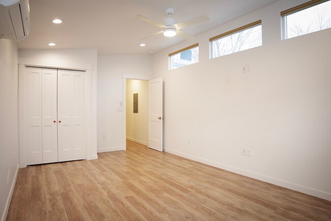 Building Photo - 4811 W Rose Hl St