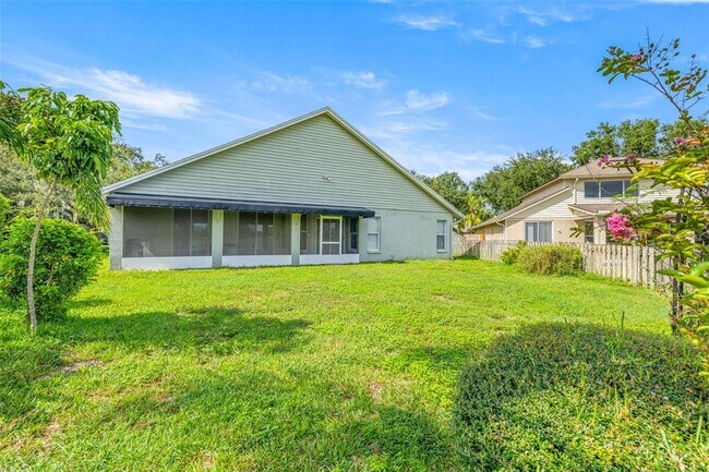 Building Photo - 16521 Lake Heather Dr