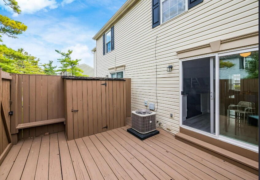 Building Photo - 4862 Stoneybrook Blvd