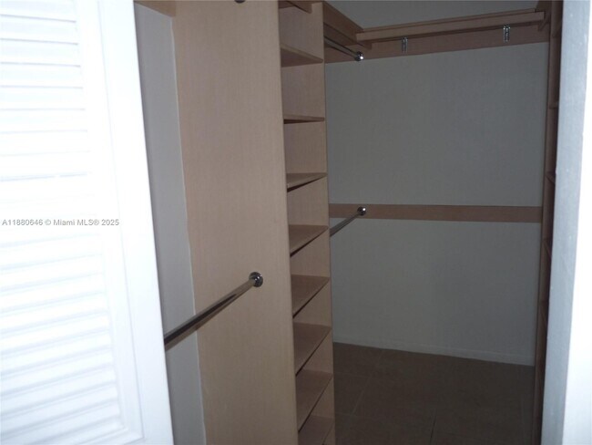 Building Photo - 14211 N Kendall Dr