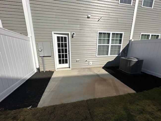 Building Photo - Graham