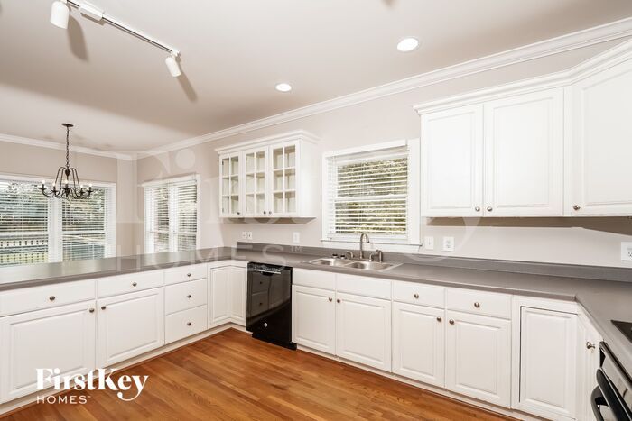 Building Photo - 445 Conroy Cir