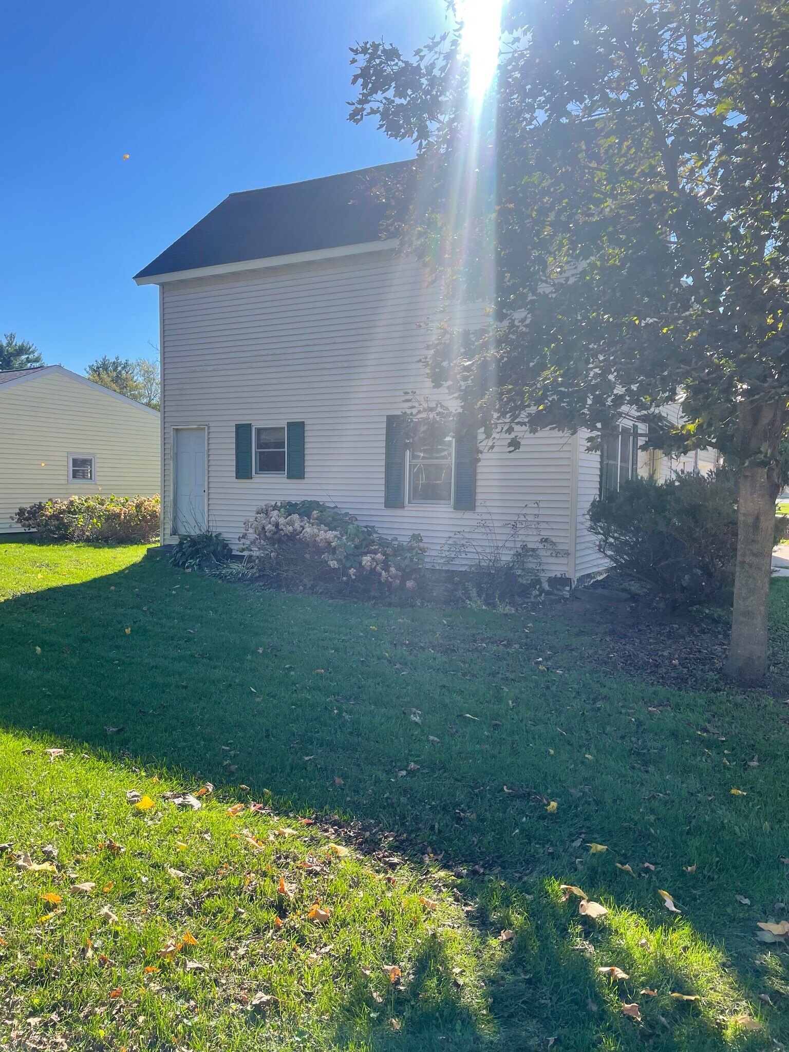 Side yard for the unit - 16988 N 7th St