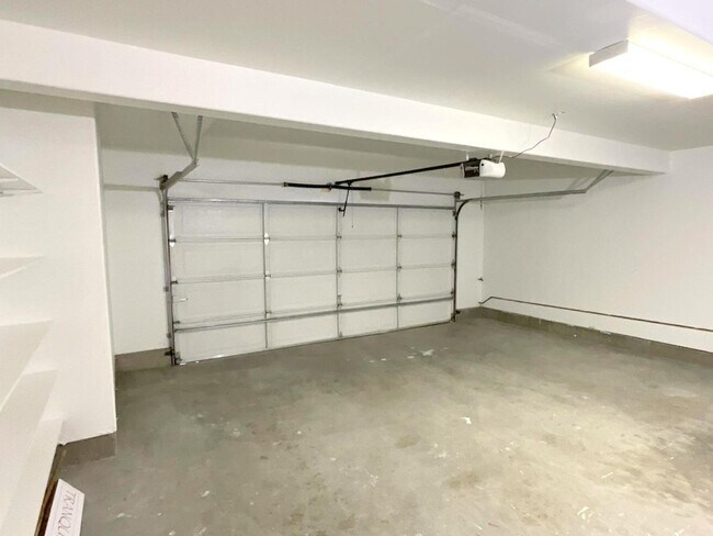 Building Photo - 915 Joree Ln