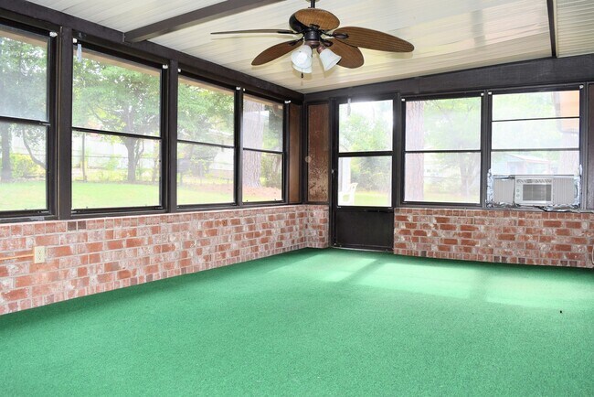 Building Photo - 2105 Hobson Ct