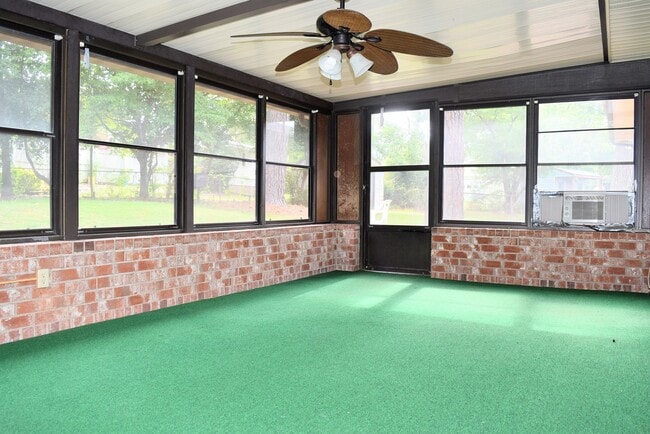 Building Photo - Fresh Paint, Private Large Quiet neighborhood and cul-de-sac - No Carpet, shady culdesac lot