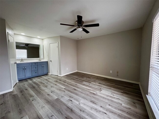 Building Photo - 9000 Bissonnet St