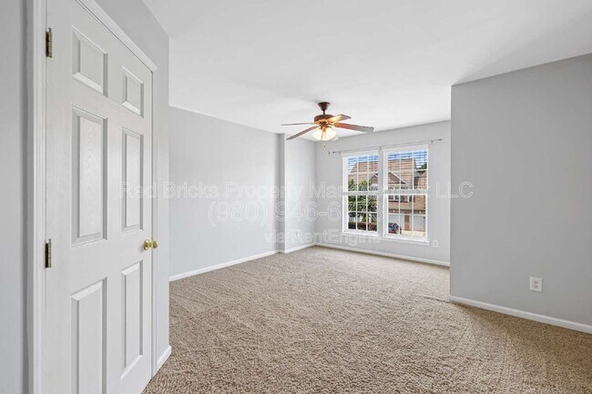 Building Photo - 9425 Shumacher Ave NW