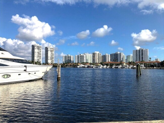 Building Photo - 3610 Yacht Club Dr