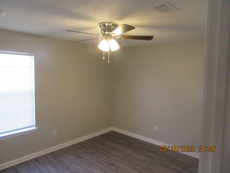 Building Photo - 862 Lyndsi Ln