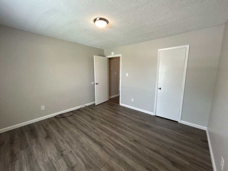 Building Photo - 121 Hillshire Cv