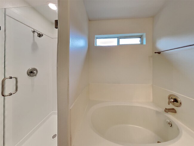 Building Photo - 30710 Country Meadows Dr