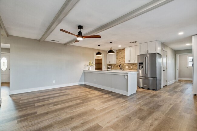 Building Photo - 503 Rogers Way