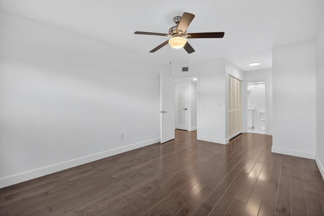 Building Photo - 110 Shore Ct