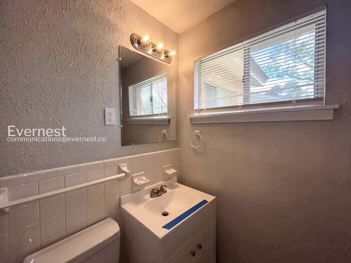 Building Photo - 8694 Yorktown Dr